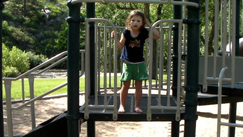 Little Kid Falls Off Monkey Bars and Flips Kellogg Show
